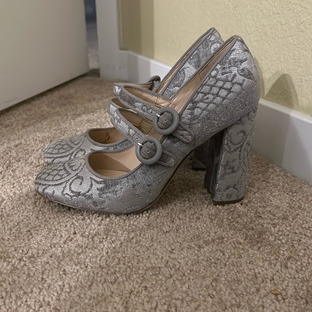 Nine West Silver Brocade Heels